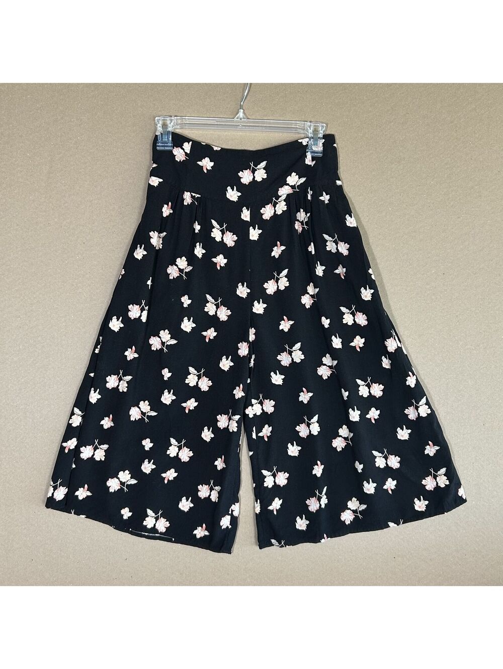 DE Collection Bohochic Black Floral Wide Leg Culotte Pants Womens Small Cottage